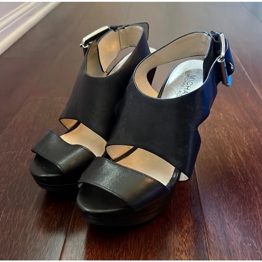MICHAEL MICHAEL KORS | Black Carla Leather Platform Sandals Size 10